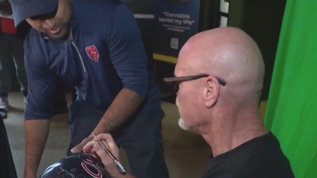 Former Chicago Bear Jim McMahon visits Orland Hills dispensary