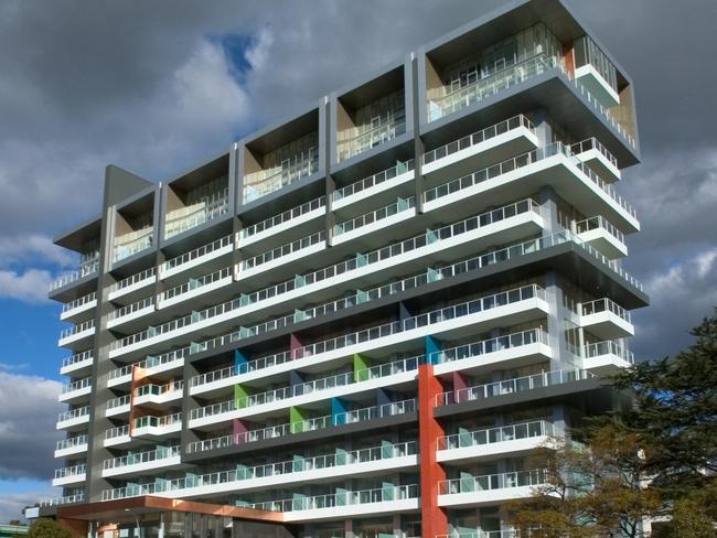 Real estate - AIR Apartments building by The Pickard Group at 220 Greenhill Road, Eastwood 02 Nov 2005.