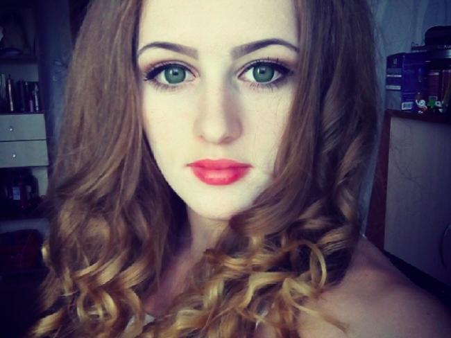 Meet Julia Vins, the 18-year-old Russian ‘muscle Barbie’ | The Cairns Post