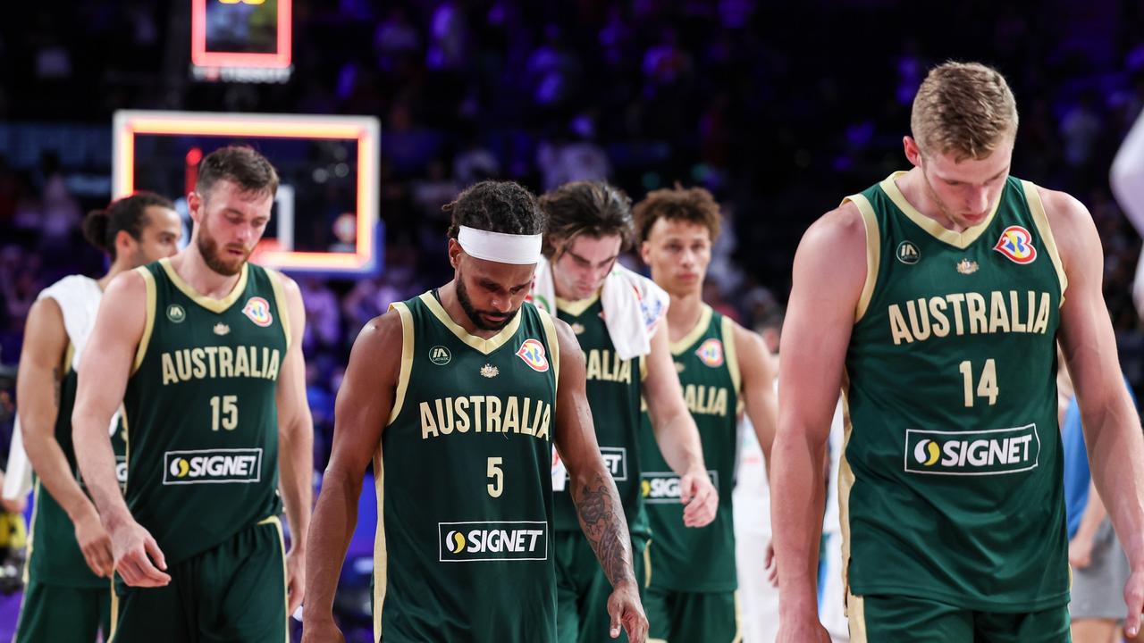 Australian players look dejected. (Photo by Takashi Aoyama/Getty Images)