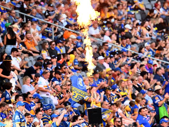 Buzz: ‘Bundy-coke’ fan’s worrying NRL security breach