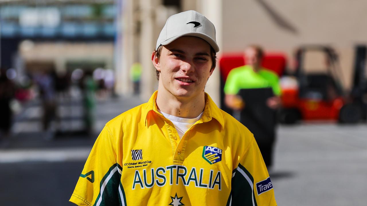 ABU DHABI, UNITED ARAB EMIRATES - NOVEMBER 23: Oscar Piastri of Australia and McLaren walks in the paddock wearing an Australian cricket shirt ahead of the F1 Grand Prix of Abu Dhabi at Yas Marina Circuit on November 23, 2023 in Abu Dhabi, United Arab Emirates. (Photo by Kym Illman/Getty Images)