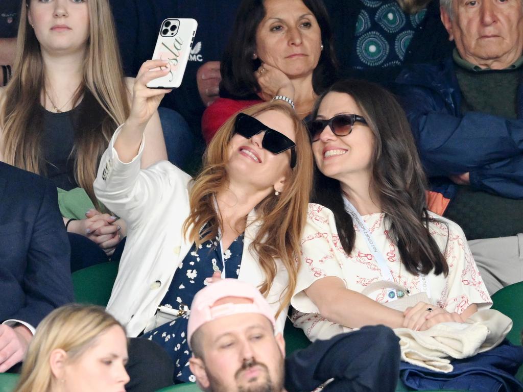 Isla Fisher enjoys the tennis with a friend. Picture: Karwai Tang/WireImage