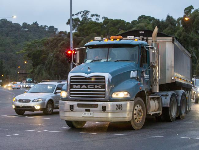 ADELAIDE, AUSTRALIA - ADVERTISER Photos JULY 25, 2022: Traffic at the intersection of Glen Osmond Road and Portrush Road at the bottom of the South Eastern Freeway. Picture Emma Brasier