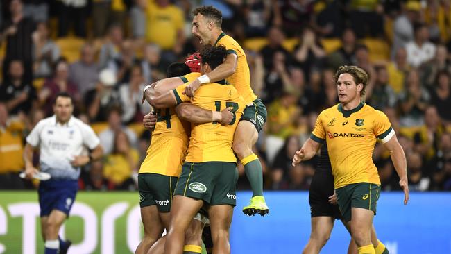 Wallabies players celebrate a Tom Wright try. (Photo by Albert Perez/Getty Images)