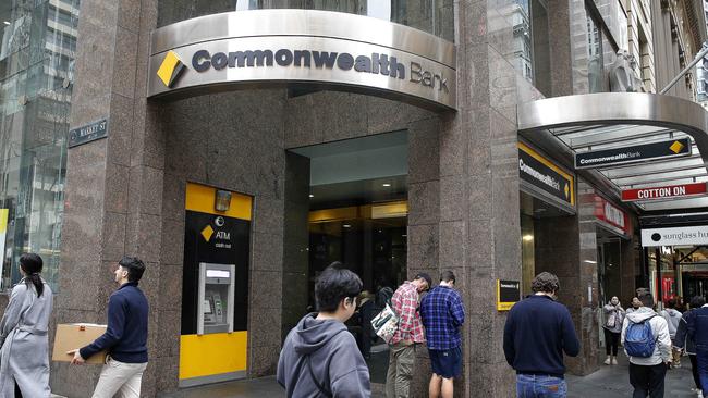 Commonwealth Bank has cut the number of interest-free days on its reward cards. Picture: NewsWire / John Appleyard