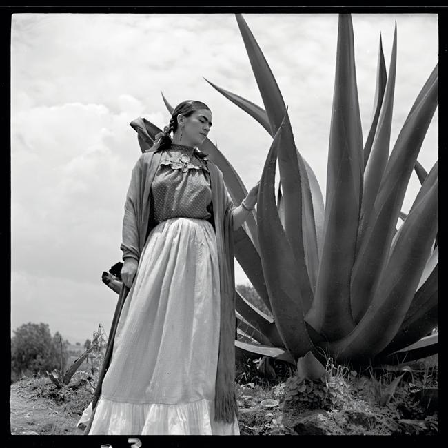 Frida Kahlo, 1937. Library of Congress, Prints &amp; Photographs Division, Toni Frissell Photograph Collection.