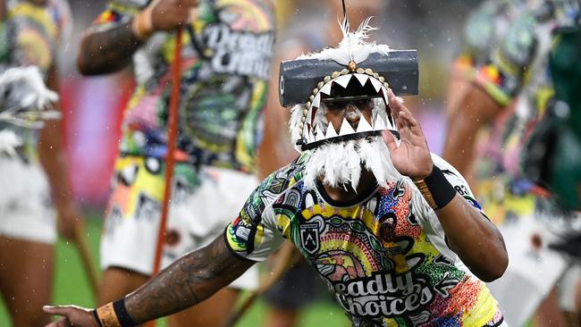 Hamiso Tabuai-Fidow in the war cry. Photo by Ian Hitchcock/Getty Images