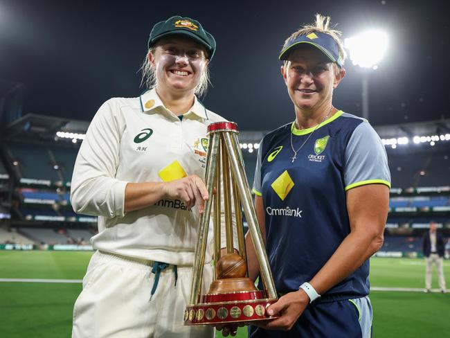 MELBOURNE, AUSTRALIA - FEBRUARY 01: Alyssa Healy of Australia and Shelley Nitschke, head coach of Australia poses for a photograph with the trophy after winning the Women's Ashes Test Match between Australia and England at Melbourne Cricket Ground on February 01, 2025 in Melbourne, Australia. (Photo by Daniel Pockett/Getty Images)