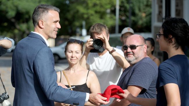 Mr Malinauskas chats with voters at Prospect. Picture: NCA NewsWire / Kelly Barnes