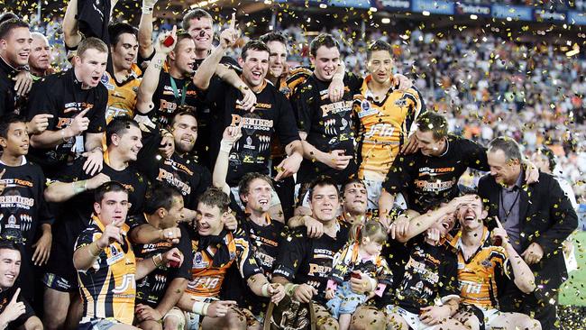 Winners Wests Tigers team photo after the Australian 2005 National Rugby League (NRL) Grand Final match North Queensland Cowboys v Wests Tigers in Sydney, Sunday, Oct. 2, 2005. Wests Tigers won 30 – 16. (AAP Image/Jenny Evans) NO ARCHIVING, INTL OUT