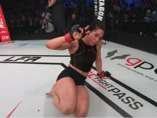 Kendra McIntyre after her brutal KO of Katarina Legorreta. Photo: Reddit