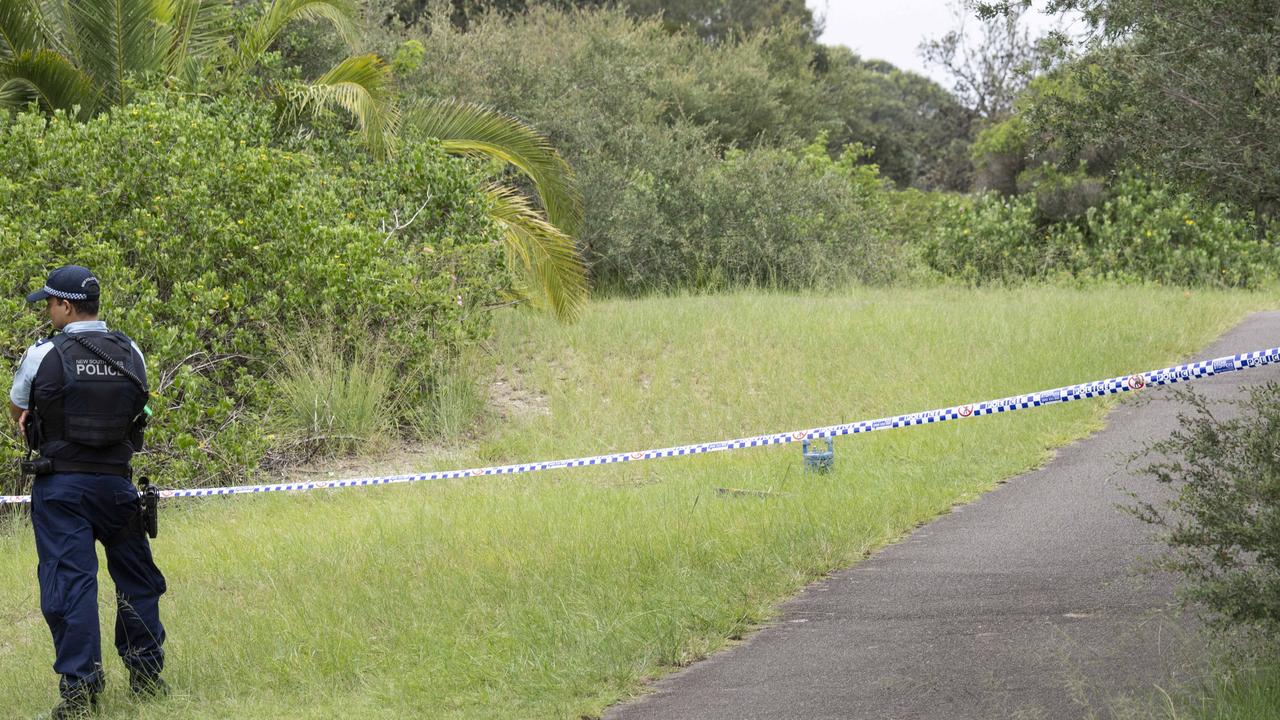 Police closed off the scene on Foreshore Rd at Botany on Monday. Picture: NewsWire/ Monique Harmer