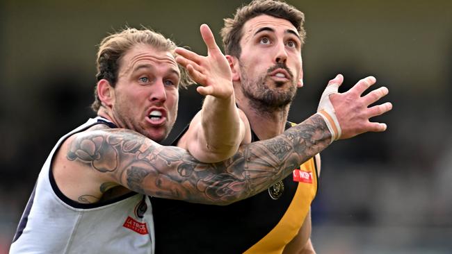 Bundoora’s Hamish Shepheard and Sam Gilmore of Heidelberg. Picture: Andy Brownbill