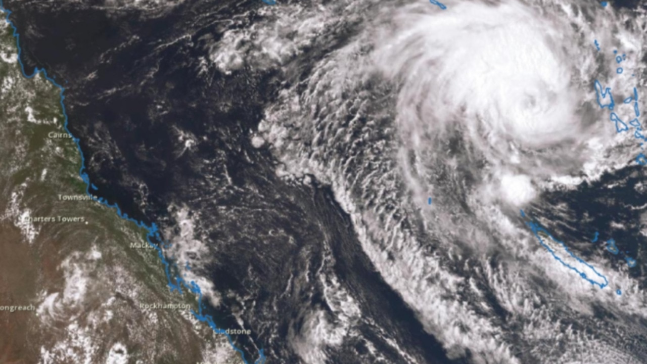 Southeast Qld braces for wild weather as Cyclone Oma nears