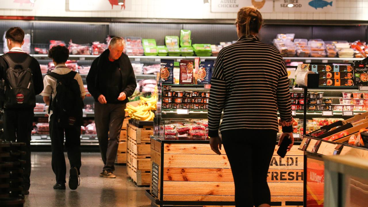 The report found Aussie shoppers tended to stick to one supermarket brand when it comes to doing their main shop. Picture: NewsWire/ Gaye Gerard