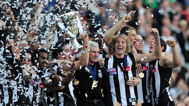 Mick Malthouse and his Collingwood team celebrate winning the 2010 premiership.