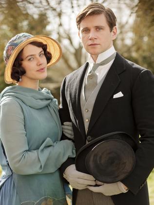 24/01/2013 FEATURES: Sybil and Branson (Allen Leech and Jessica Brown Findlay SWITCHED ON COVER USE ONLY FOR FEB 20) Downton Abbey Pic. 7 Channel