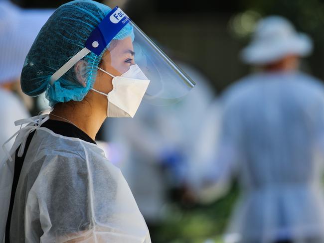 SYDNEY, AUSTRALIA - NewsWire Photos, SEPTEMBER, 20 2021: Nurses are seen conducting Covid-19 Tests at the Killara Drive Through testing Clinic in Sydney. Picture: NCA NewsWire / Gaye Gerard