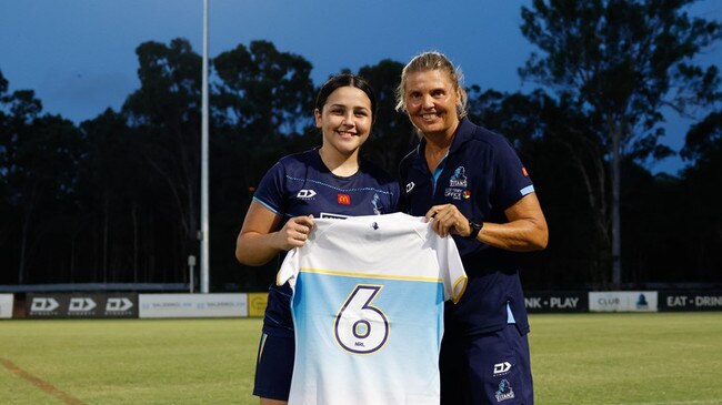 Lili Lewis with Titans coach Karyn Murphy. Image https://www.titans.com.au/news