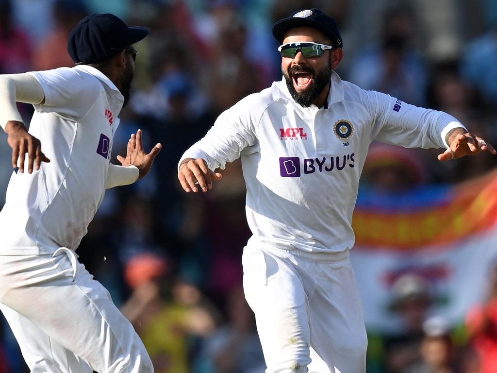 Virat Kohli celebrates with Mohammed Siraj. (Photo by Glyn KIRK / AFP)