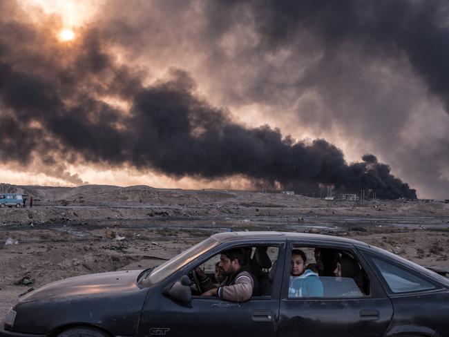 General News - Second Prize, Stories © Sergey Ponomarev, for The New York Times Title: Iraq’s Battle To Reclaim Its Cities A family flees the fighting in Mosul, Iraq’s second-largest city, as oil fields burned in Qayyara, Iraq. Story: More than two years after the Islamic State first blitzed across Iraq in 2014, Iraqi security forces are scrambling to evict the militant group from Mosul, its last major stronghold in the country. The campaign has displaced nearly 70,000 Iraqis, and may uproot hundreds of thousands more. With an escalating number of civilians caught up in the battle, some military officials are second-guessing their initial strategy