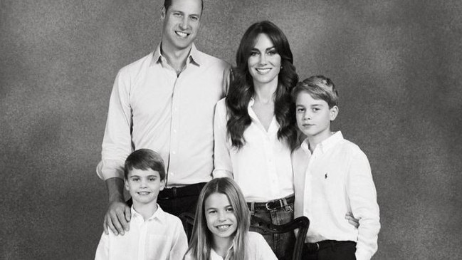 Prince William and Catherine pose with Prince George, Princess Charlotte and Prince Louis in their 2023 Christmas card photo. Picture: Josh Shinner/Kensington Palace via Getty Images