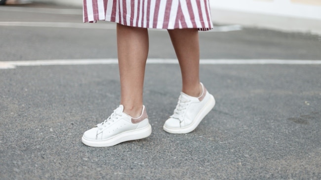 Women white cheap leather sneaker