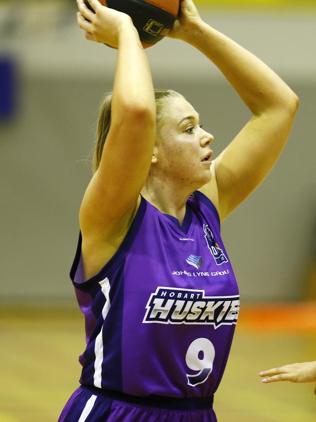 Tayla Roberts playing for the Hobart Huskies. Picture: MATT THOMPSON