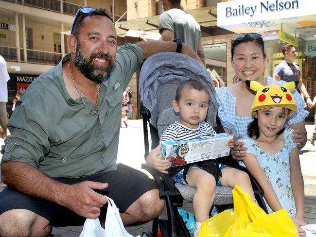 Christmas shopping in Rundle Mall. Steve and Cyndi (spelt correctly) Sedecki of West Lakes, with kids, Kasper,2, and Alina,7. 23 December 2023. Picture Dean Martin