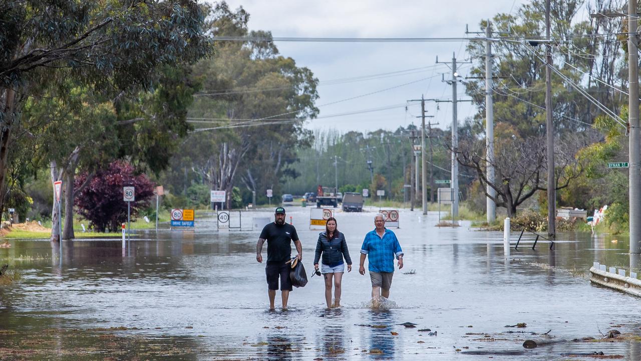 Victoria Flood Updates Echuca Kerang Anxiously Await Rivers To Peak   5fc482212906ac2c56089b15893d3a27