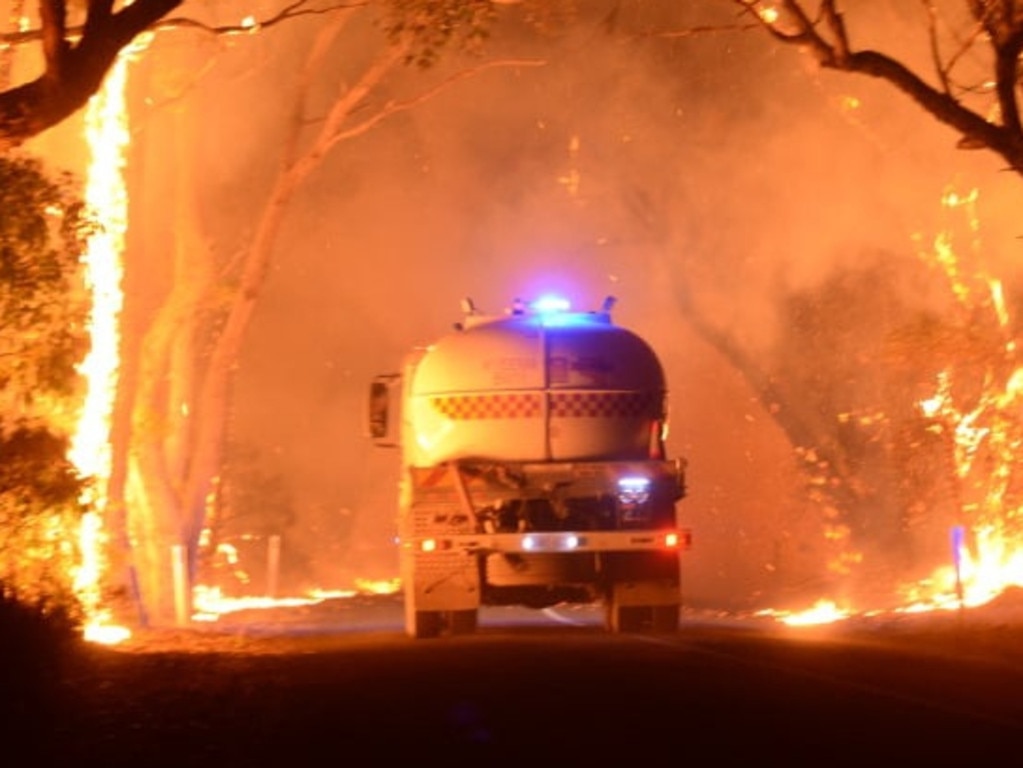 Cherry Gardens bushfire - CFS crews at Mt Bold Rd, Bradbury. Picture: CFS Promotions Unit