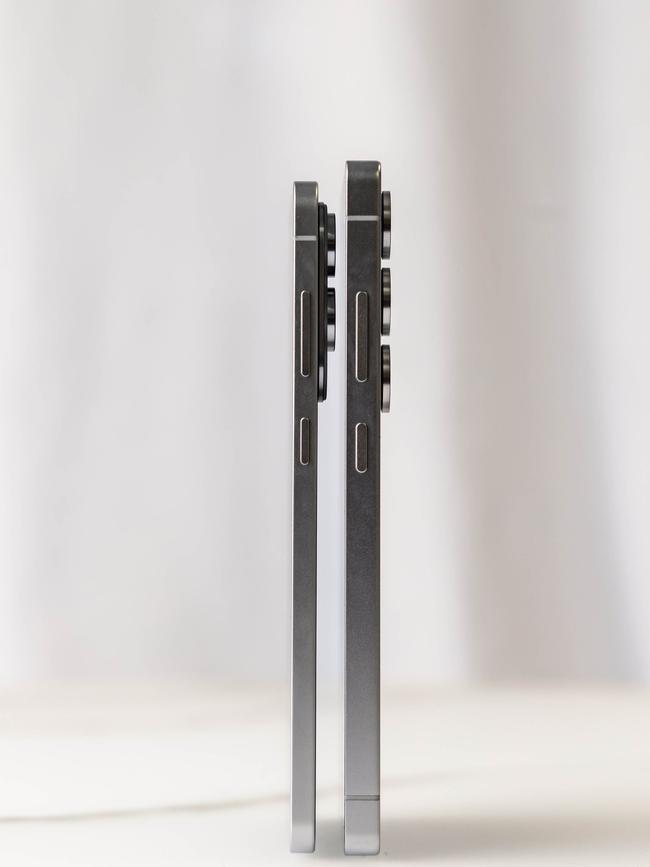 The S25 Edge (left) and S25 Ultra.