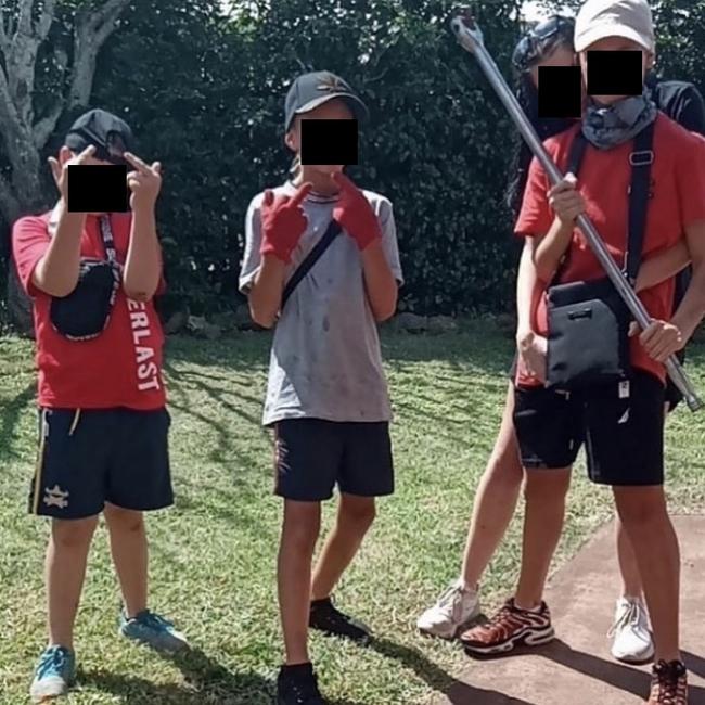 Primary school aged kids pose on the Brisbane Stealing Instagram page.