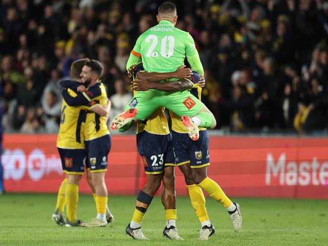 Central Coast Mainers players celebrate making the grand final. Picture: Getty Images