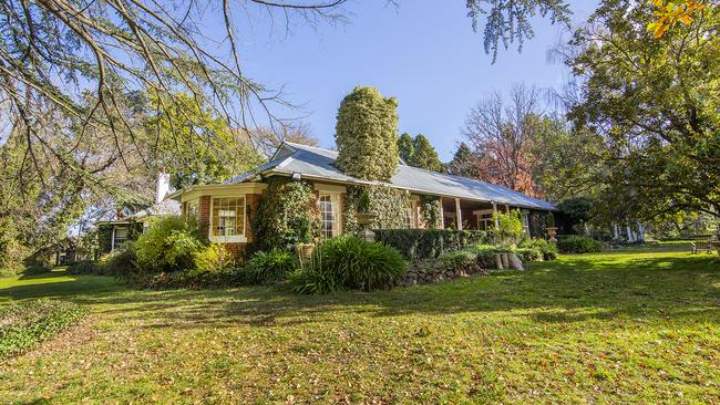 Mayfield Estate offers a neo-Georgian seven-bedroom homestead.