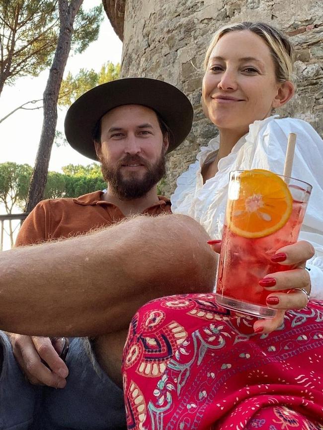 Kate Hudson is engaged to Danny Fujikawa.