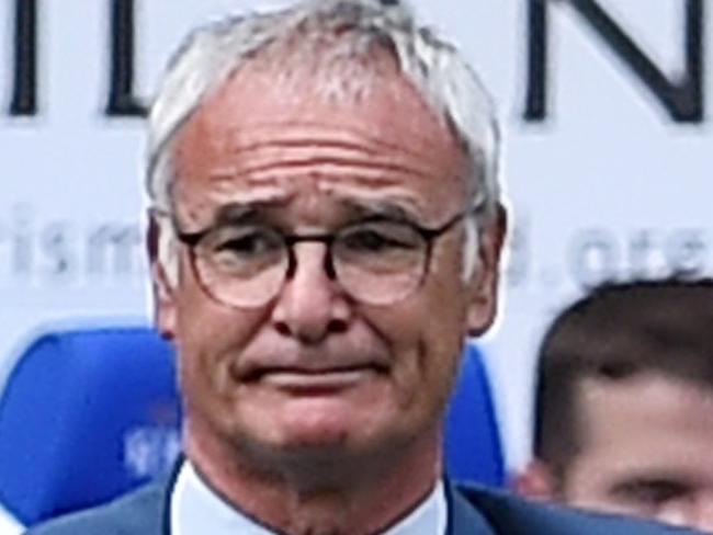 Leicester City's Italian manager Claudio Ranieri gestures from the touchline during the English Premier League football match between Leicester City and Sunderland at King Power Stadium in Leicester, central England on August 8, 2015. AFP PHOTO / BEN STANSALL RESTRICTED TO EDITORIAL USE. No use with unauthorized audio, video, data, fixture lists, club/league logos or 'live' services. Online in-match use limited to 75 images, no video emulation. No use in betting, games or single club/league/player publications.