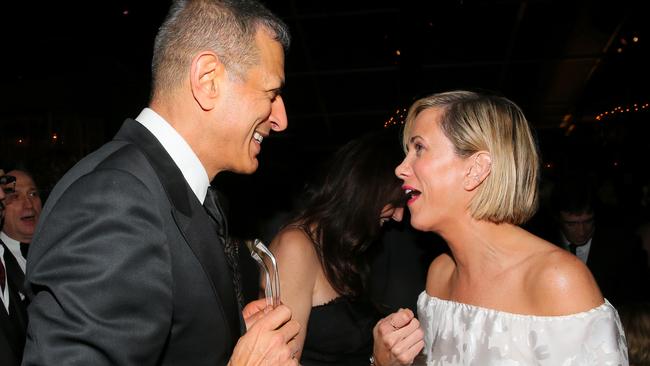 Making friends ... And here she is laughing with Jeff Goldblum. Wonder what they’re talking about.