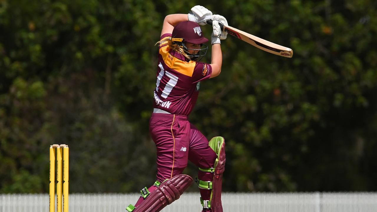 Ellie Johnston bats for Queensland. Photo: Albert Perez/Getty Images.