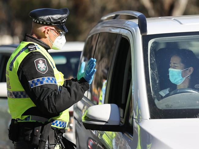 CANBERRA, AUSTRALIA NewsWire Photos - SEPTEMBER 17, 2021: General coverage of Covid-19 related activity as Canberra's lockdown continues.The AFP conducted a random COVID-19 check at  the ACT/NSW border, as the border closers continue in the ACT.Picture: Newswire/Gary Ramage