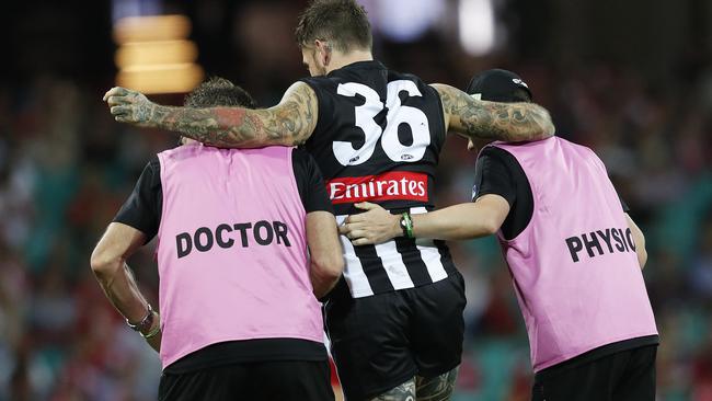 Collingwood's Dane Swan goes down injured during AFL match Sydney Swans v Collingwood at the SCG. Picture. Phil Hillyard