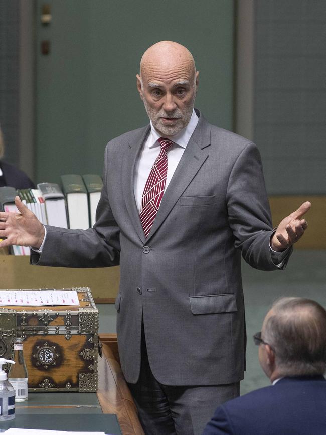 Warren Snowdon announces his retirement during Question Time in Parliament House in 2020.