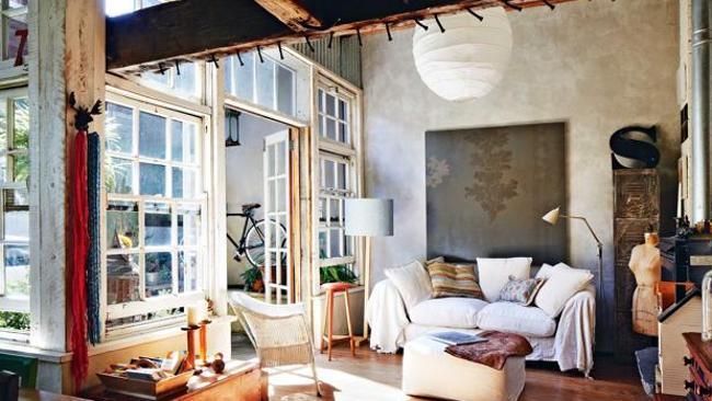 Nina and Patrick?s lounge room. Photography: Armelle Habib, Inside Out