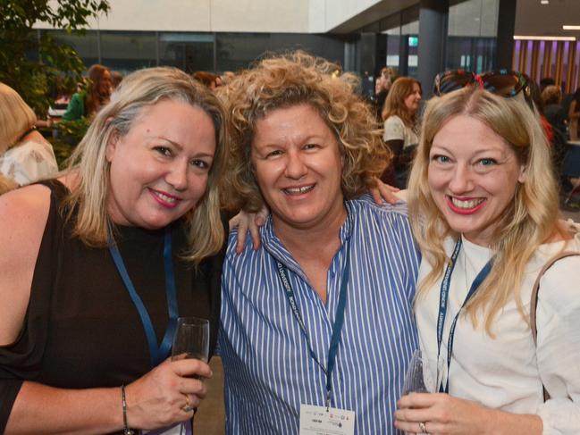 Lou Davis, Alice Gorman and Ann Wason Moore at Women in Media conference at Bond University, Robina.  Pic: Regina King (copyright restrictions apply 07 55322193). "FEES APPLY, ONE TIME USE, NO ON-SELL OR ON-PASS". Pic for The Inside Word GC Bulletin ONE TIME USE ONLY. Please call for permission to use.