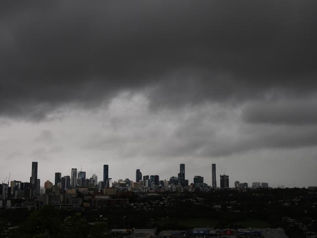 WINDSOR AUSTRALIA Wednesday 18th December 2024 - Pictured is a storm front about to hit Brisbane from Eildon Hill Reservoir lookout Picture David Clark