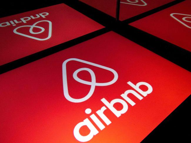 (FILES) This file illustration photo taken on November 22, 2019, shows the logo of the online lodging service Airbnb displayed on a tablet in Paris. - Home rental service Airbnb is shutting down its business in China as a pandemic lockdown shows no sign of ending there, a source close to the company told AFP on May 23, 2022. (Photo by Lionel BONAVENTURE / AFP)