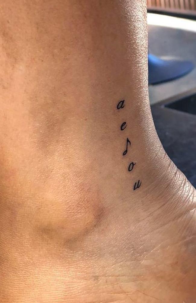 Carrie had a tiny tribute to her family tattooed on her ankle in November. Picture: Instagram.