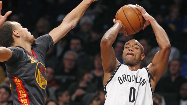 Golden State Warriors guard Stephen Curry (30) defends as Brooklyn Nets guard Jarrett Jack, (0), shoots in the second half.