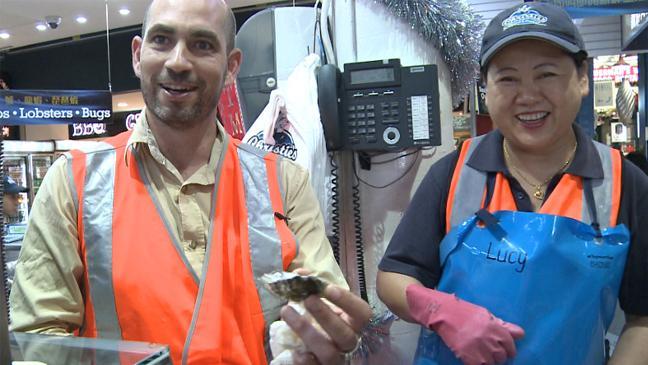 How to shuck an oyster